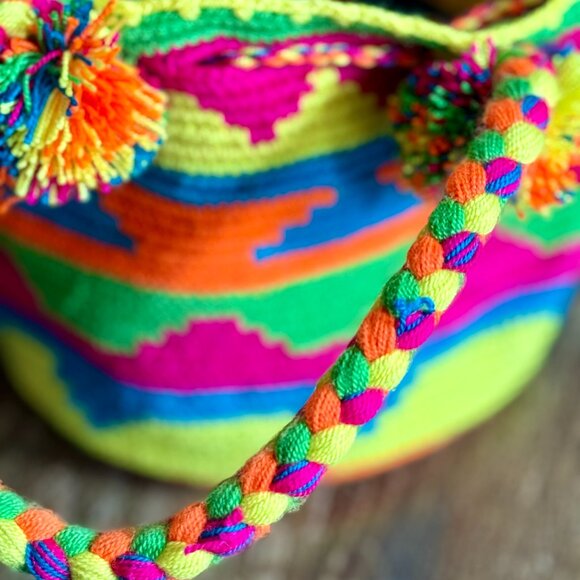 Artisan small hand-crocheted purse from South America - Picture 6 of 6